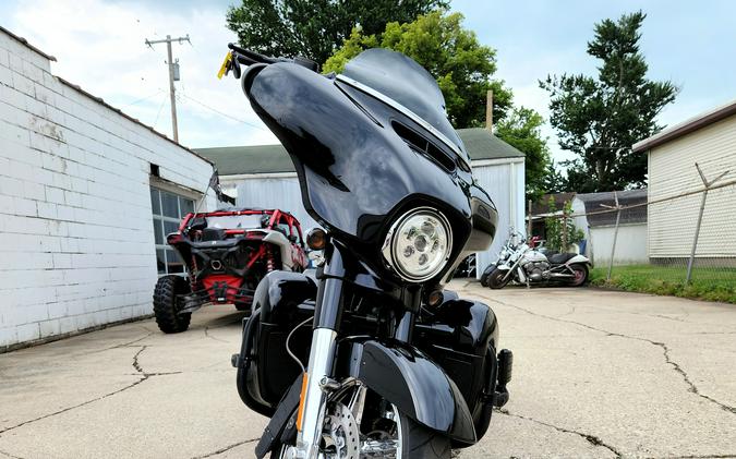 2015 Harley-Davidson® CVO™ Street Glide - FP8668
