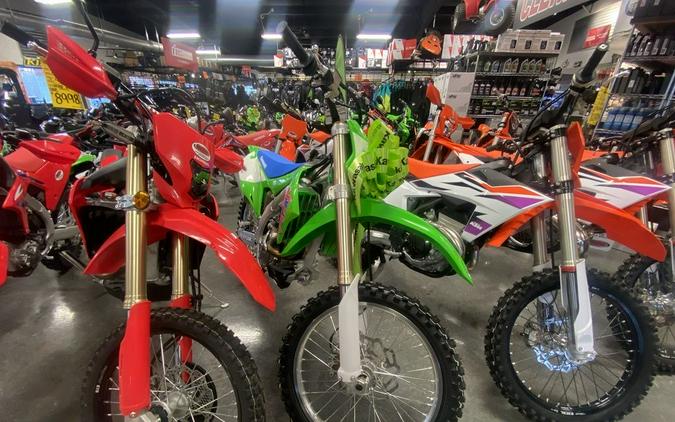 FIRST LOOK! 2024 KAWASAKI KX250, KX112, KX85 & KX65 MODELS