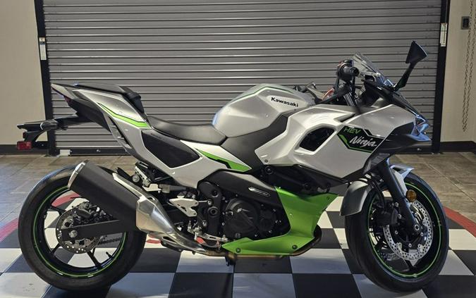 2024 Kawasaki Ninja® 7 Hybrid ABS