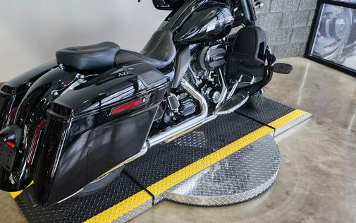 2016 Harley-Davidson® CVO™ Street Glide® FLHXSE
