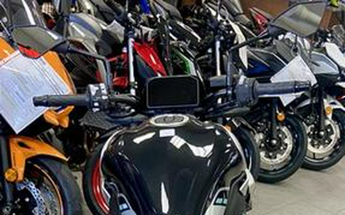 2025 Kawasaki Z900 ABS Galaxy Silver/Metallic Spark Black