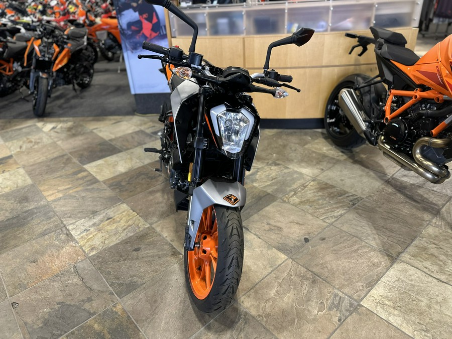 2023 KTM Duke 200