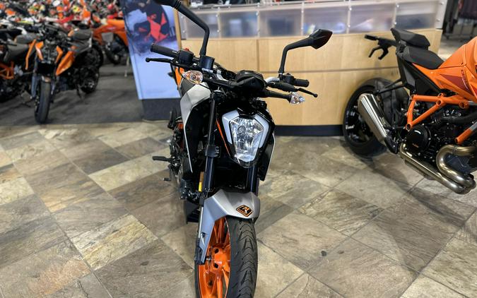 2023 KTM Duke 200