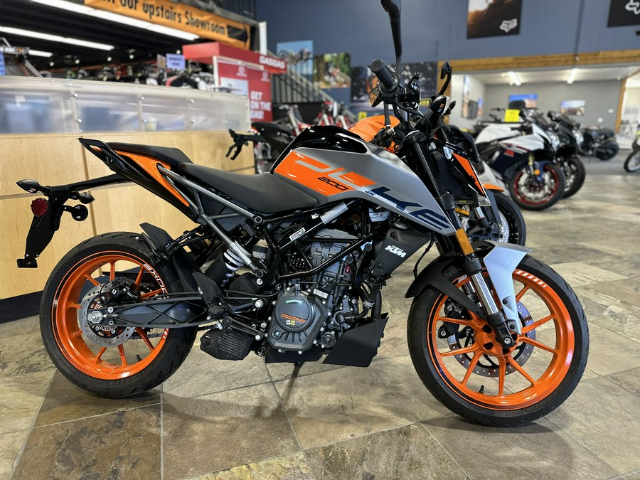 2023 KTM Duke 200