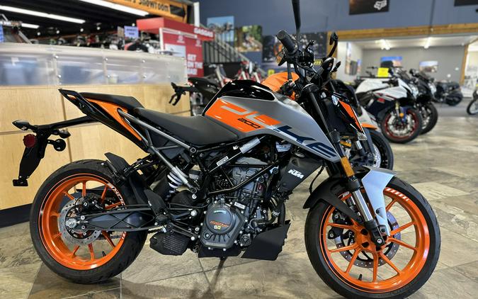 2023 KTM Duke 200