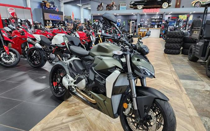 2024 Ducati Streetfighter V2 Storm Green