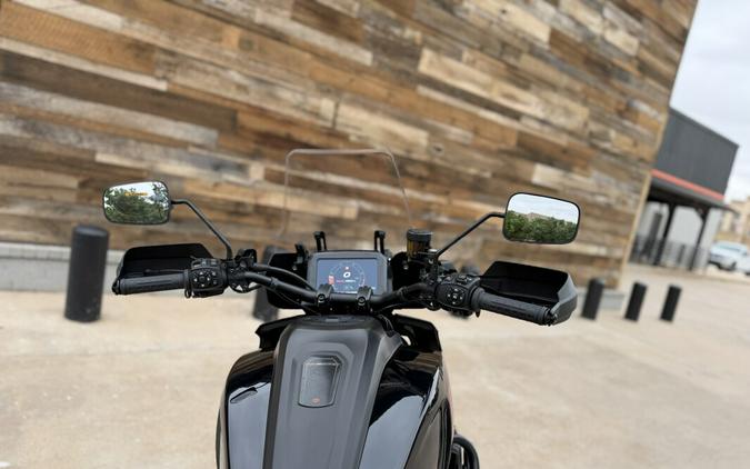 2026 Harley-Davidson® Pan America® 1250 Special Vivid Black Black Cast Wheels