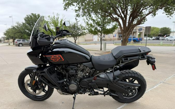 2026 Harley-Davidson® Pan America® 1250 Special Vivid Black Black Cast Wheels