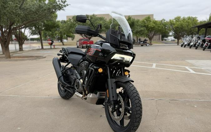 2026 Harley-Davidson® Pan America® 1250 Special Vivid Black Black Cast Wheels