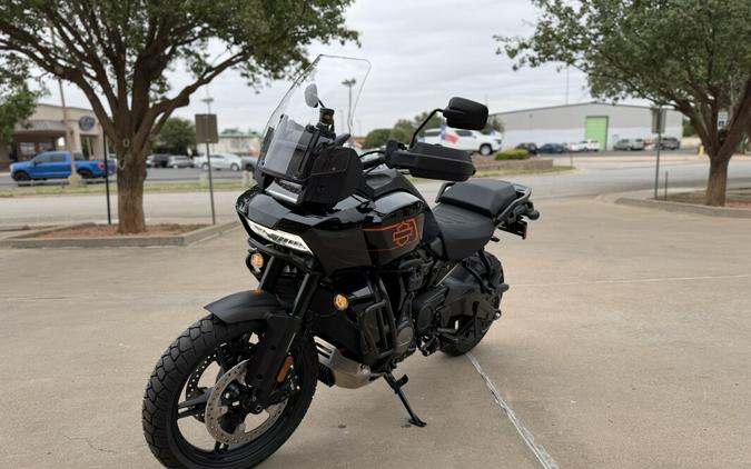 2026 Harley-Davidson® Pan America® 1250 Special Vivid Black Black Cast Wheels