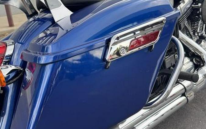 2015 Harley-Davidson® FLD - Dyna® Switchback™