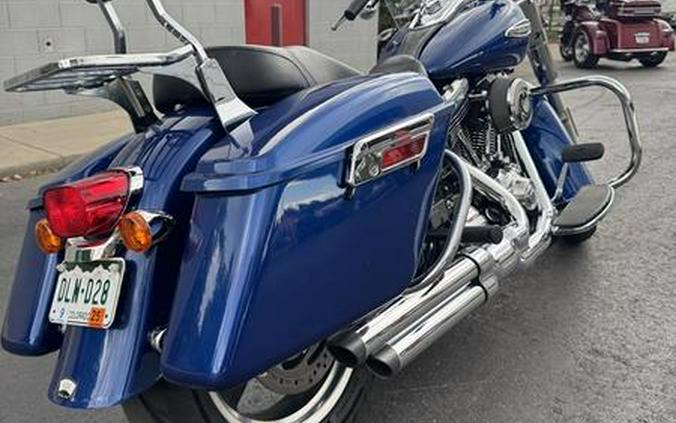 2015 Harley-Davidson® FLD - Dyna® Switchback™