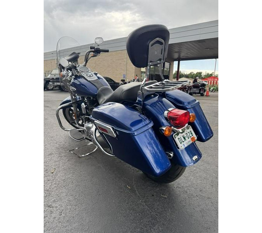 2015 Harley-Davidson® FLD - Dyna® Switchback™