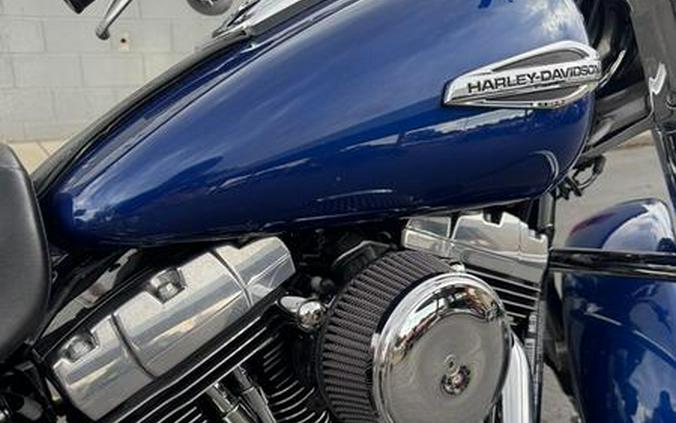 2015 Harley-Davidson® FLD - Dyna® Switchback™