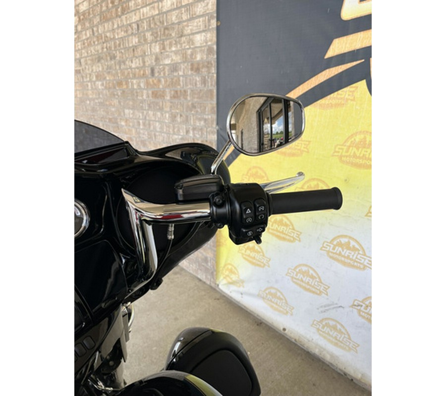 2017 Harley-Davidson FLHTKL Ultra Limited Low