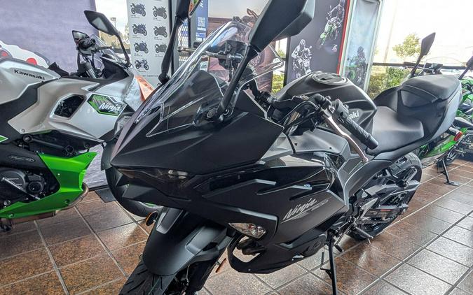 2026 Kawasaki Ninja 500 ABS Metallic Flat Spark Black/Metallic Spark Black
