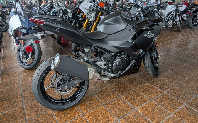 2026 Kawasaki Ninja 500 ABS Metallic Flat Spark Black/Metallic Spark Black