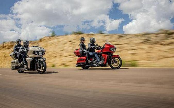 2022 Indian Motorcycle Pursuit® Dark Horse® with Premium Package