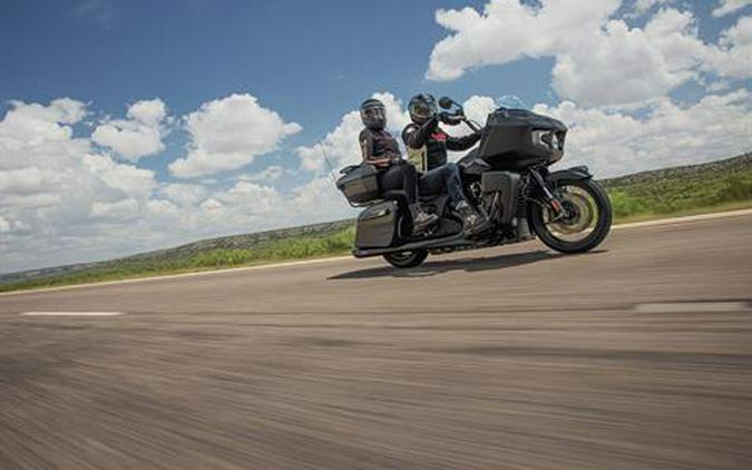 2022 Indian Motorcycle Pursuit® Dark Horse® with Premium Package