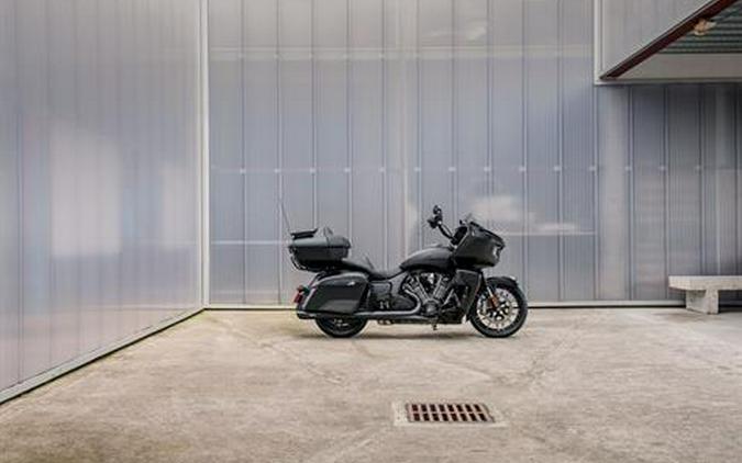 2022 Indian Motorcycle Pursuit® Dark Horse® with Premium Package