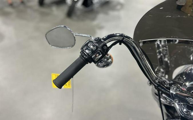 2012 Harley-Davidson® FLD - Dyna® Switchback™