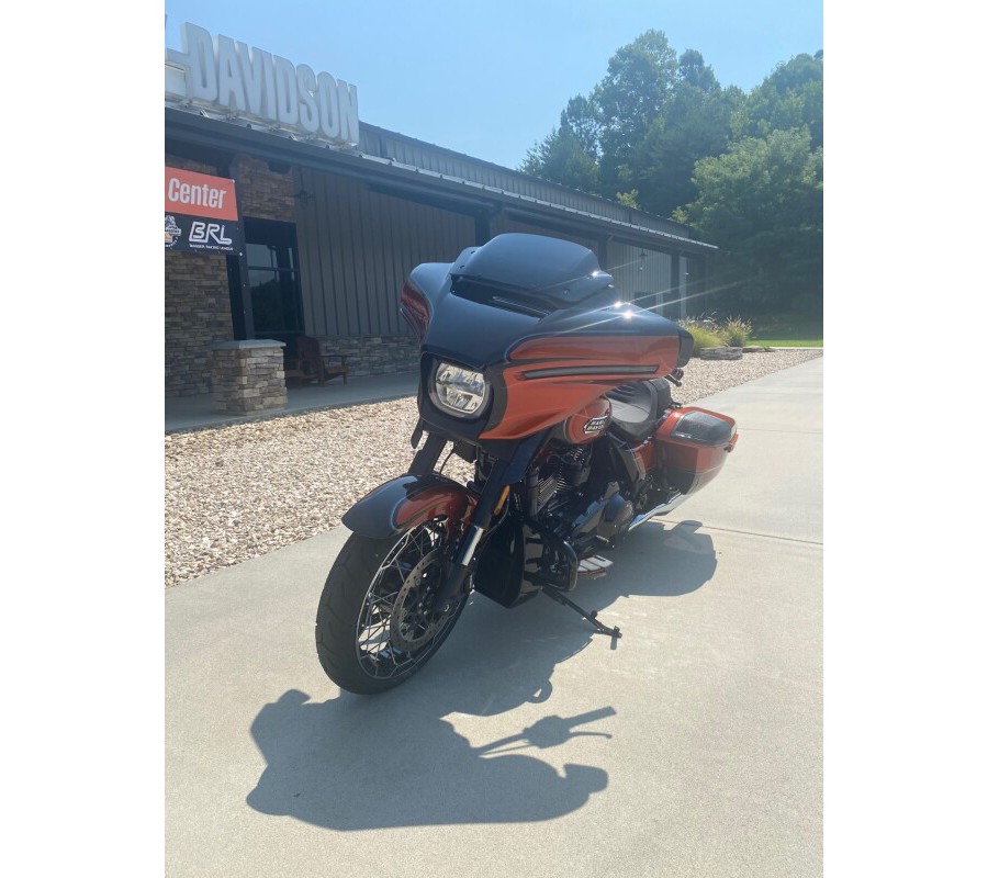 2023 Harley-Davidson CVO™ Street Glide Whiskey Neat w/Raven Metallic