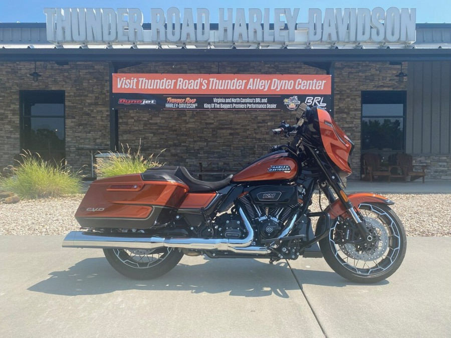 2023 Harley-Davidson CVO™ Street Glide Whiskey Neat w/Raven Metallic