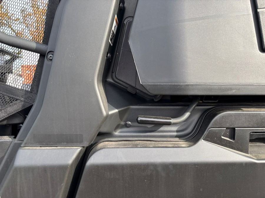 2025 Can-Am SSV DEF PRO DPS 64 HD10 GN CALI 25 DPS HD10