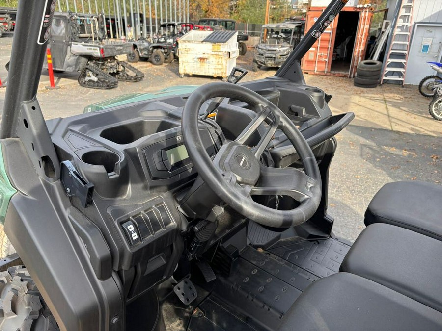 2025 Can-Am SSV DEF PRO DPS 64 HD10 GN CALI 25 DPS HD10