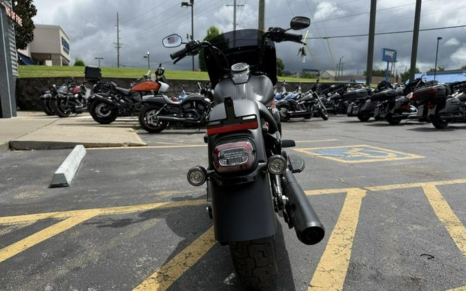 2026 Harley-Davidson® FLHD - Deadwood™