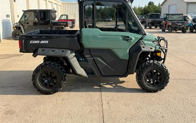 2025 Can-Am Defender DPS CAB
