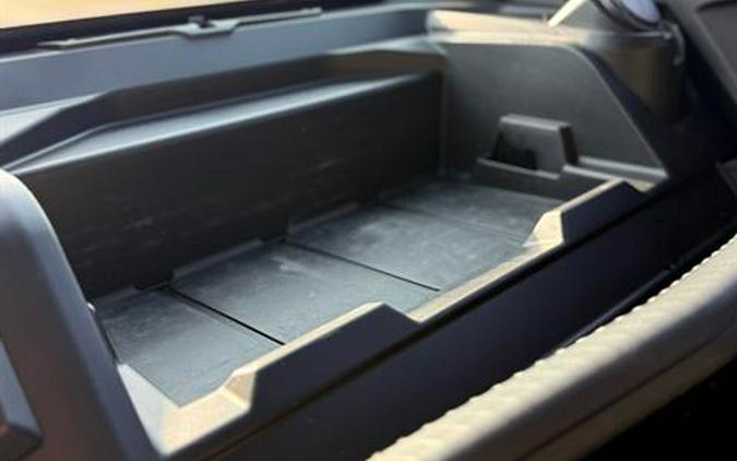 2025 Can-Am Defender DPS CAB