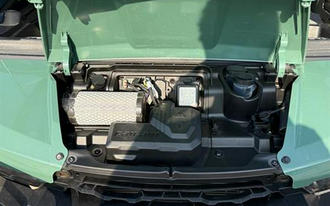 2025 Can-Am Defender DPS CAB