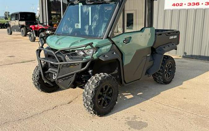 2025 Can-Am Defender DPS CAB