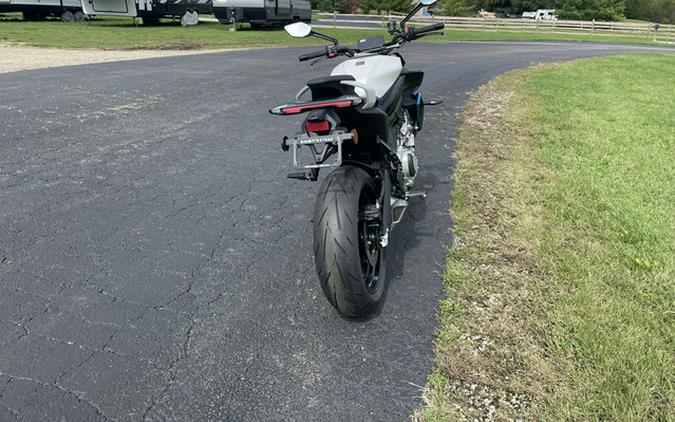 2026 CFMOTO NK 675 - GLACIER WHITE