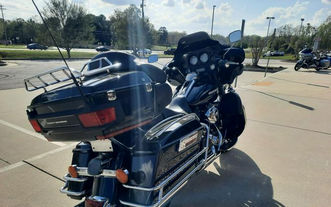 2013 Harley-Davidson® Electra Glide® Ultra Limited Vivid Black (Chrome Finish w/ Cast Wheels)