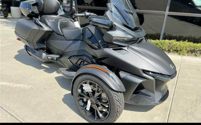 2023 Can-Am® Spyder RT Limited Dark Wheels