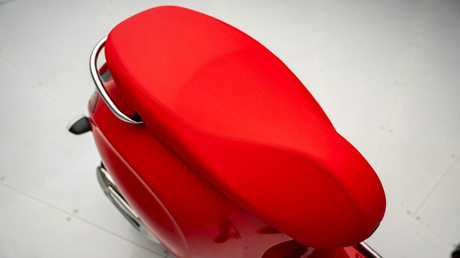 2025 Vespa Primavera 150 Red