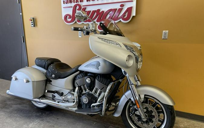 2018 Indian Motorcycle® Chieftain® Classic ABS Star Silver Smoke