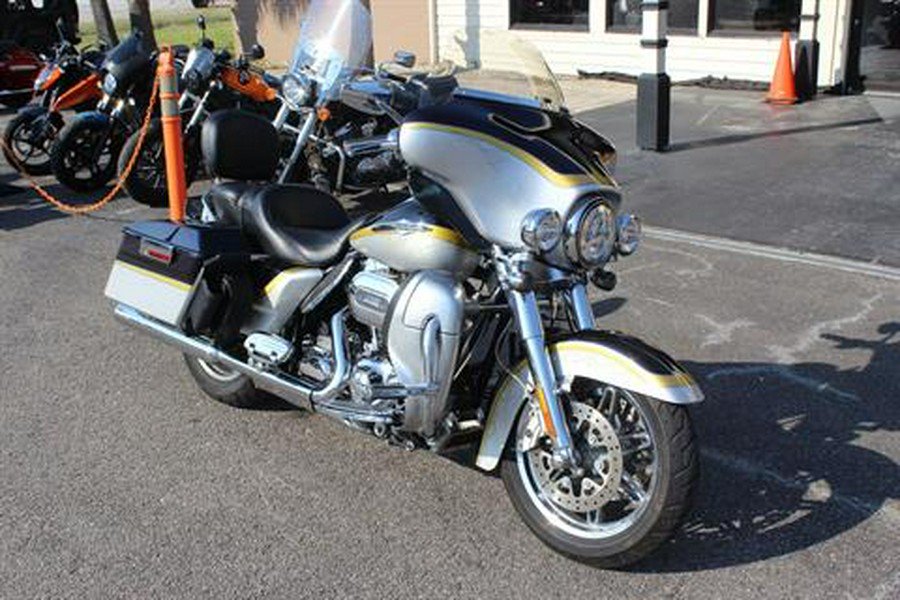 2012 Harley-Davidson CVO™ Ultra Classic® Electra Glide®