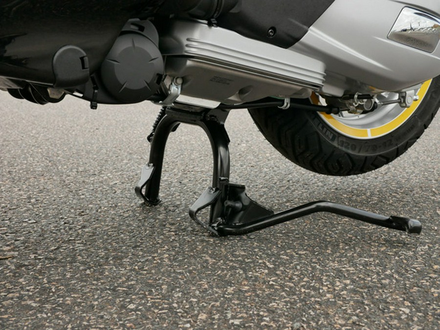 2023 Vespa Primavera 150 Disney Mickey Mouse Edition