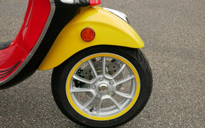 2023 Vespa Primavera 150 Disney Mickey Mouse Edition