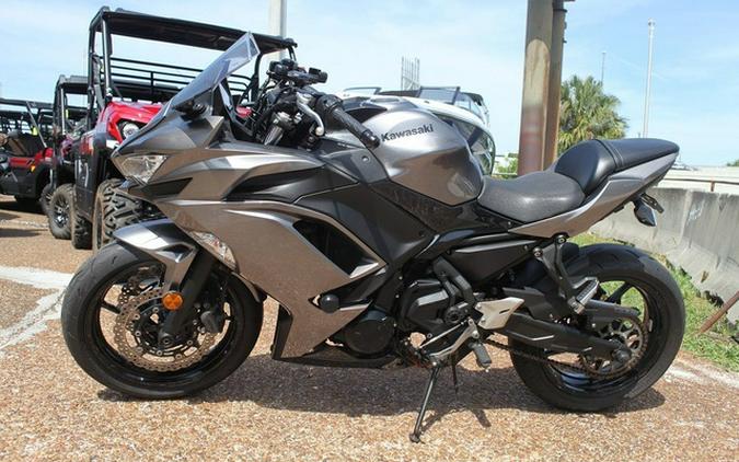 2021 Kawasaki Ninja 650 Metallic Graphite GrayMetallic Spark B