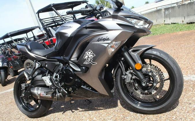 2021 Kawasaki Ninja 650 Metallic Graphite GrayMetallic Spark B