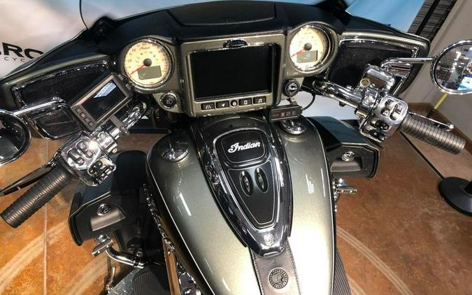 2021 Indian Motorcycle® Roadmaster® Alumina Jade/Thunder Black