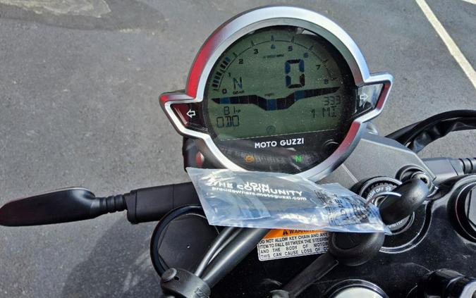 2025 Moto Guzzi V7 Stone