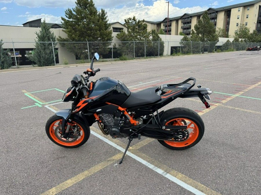 2023 KTM 890 Duke R