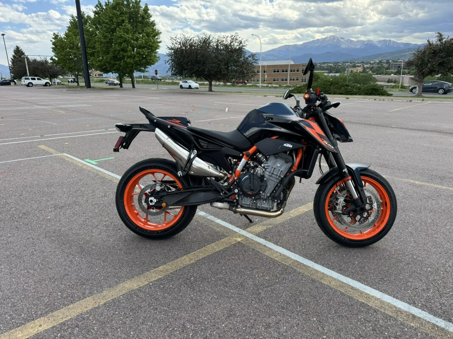 2023 KTM 890 Duke R
