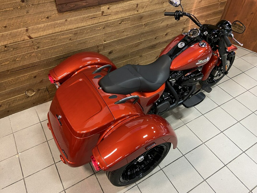 2025 Harley-Davidson Freewheeler® Whiskey Fire FLRT