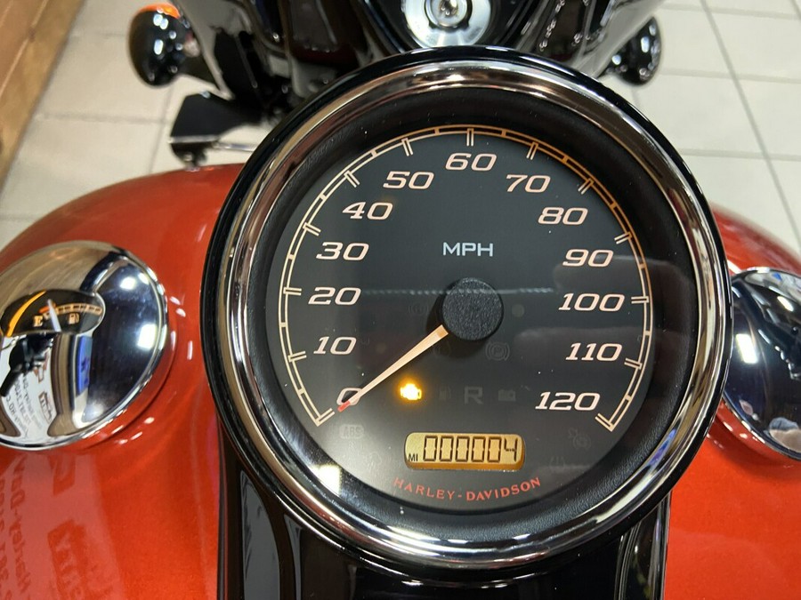 2025 Harley-Davidson Freewheeler® Whiskey Fire FLRT